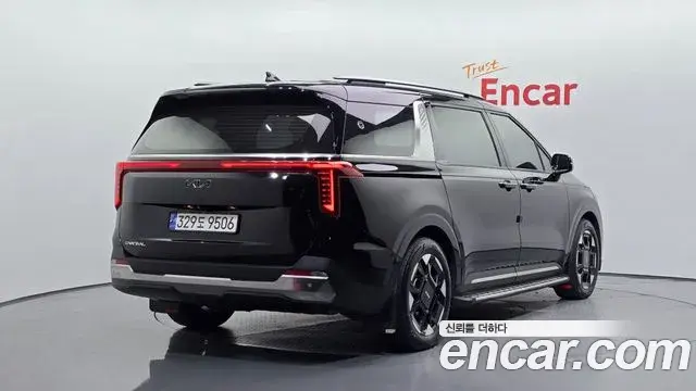 Kia Carnival 2023 — Фото 2/20