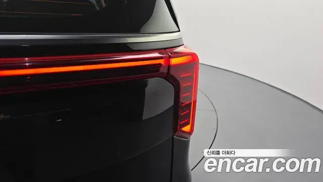 Kia Carnival 2023 — Şəkil 26/32