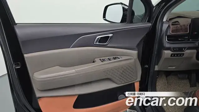 Kia Carnival 2023 — Şəkil 21/32
