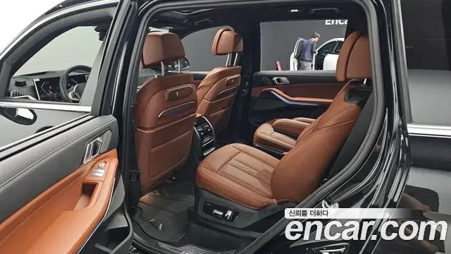 BMW X7 2025 — Şəkil 34/38