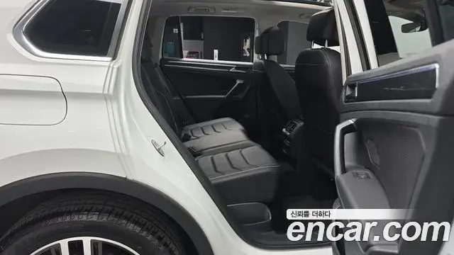 Volkswagen Tiguan 2023 — Photo 10/33
