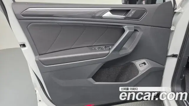 Volkswagen Tiguan 2023 — Photo 19/33