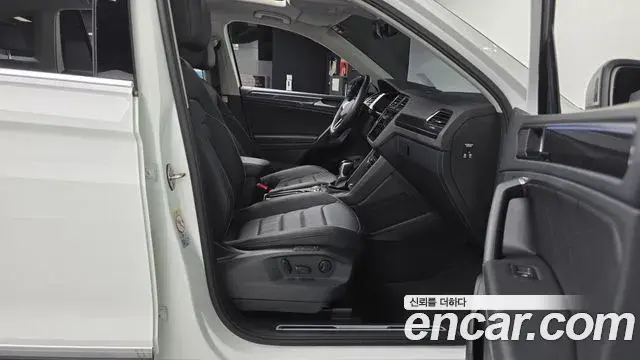 Volkswagen Tiguan 2023 — Photo 27/33