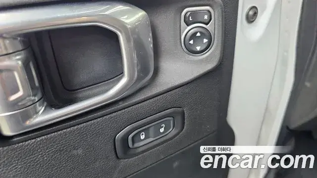 Jeep Wrangler 2021 — Photo 30/30