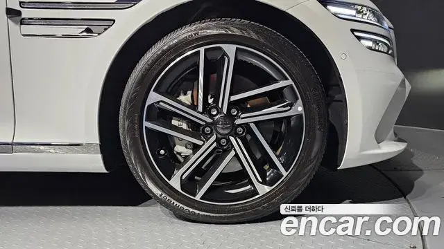 Genesis G80 2025 — Photo 34/35