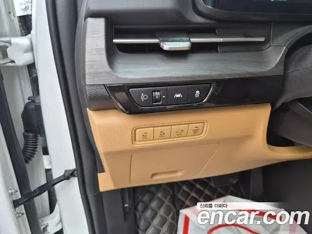 Kia Carnival 2023 — Фото 18/20