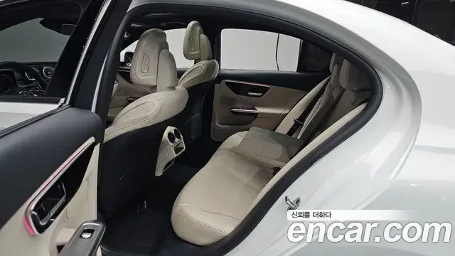Mercedes-Benz C-Class 2025 — ფოტო 30/38
