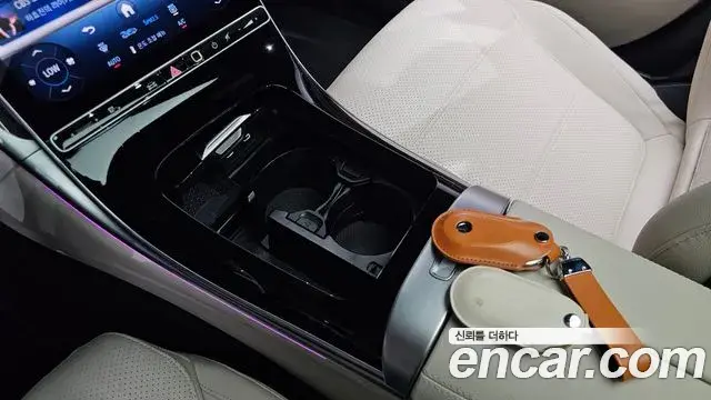 Mercedes-Benz C-Class 2025 — ფოტო 19/38