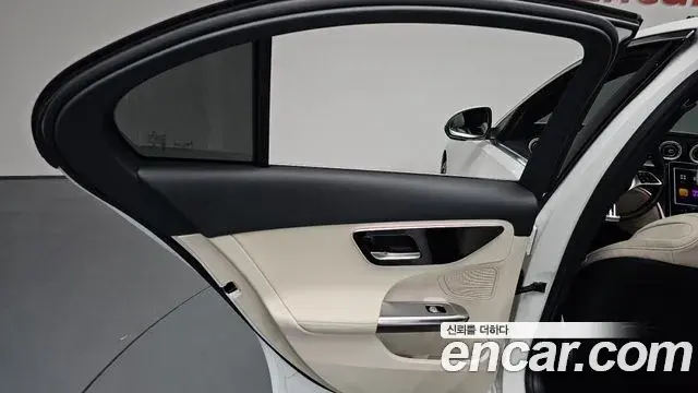 Mercedes-Benz C-Class 2025 — ფოტო 28/38