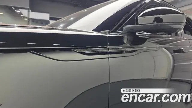 Land Rover Range Rover Velar 2025 — Photo 12/20