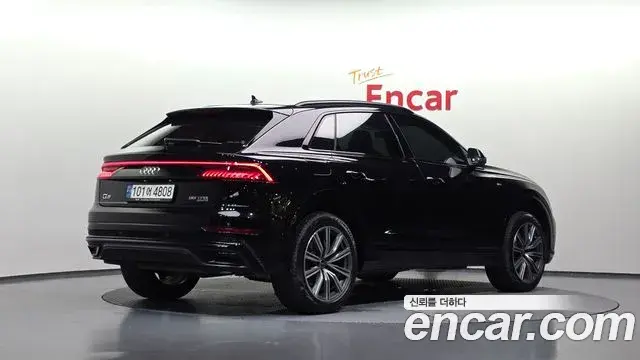 Audi Q7 2021 — Фото 2/20