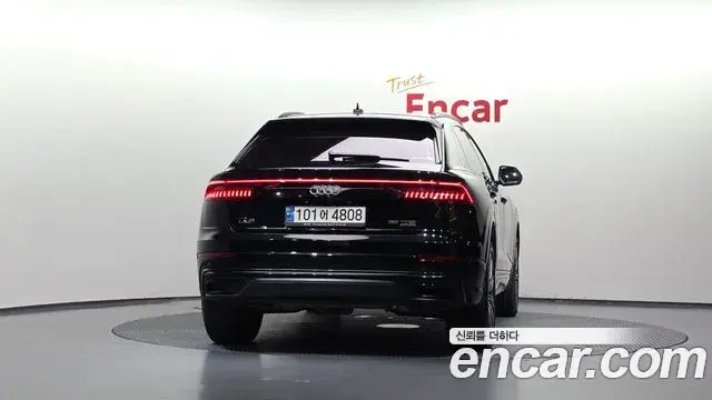 Audi Q7 2021 — Фото 4/20