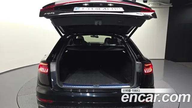 Audi Q8 2021 — ფოტო 35/35