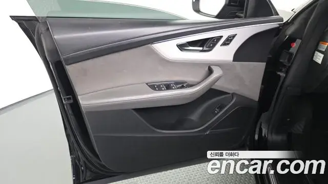 Audi Q8 2021 — ფოტო 28/35