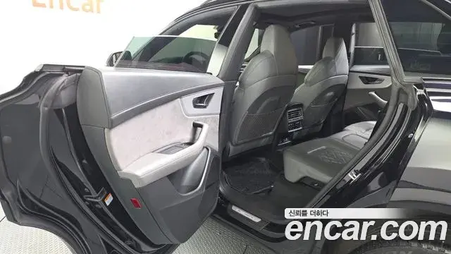 Audi Q8 2021 — ფოტო 20/35