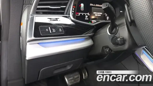 Audi Q8 2021 — ფოტო 29/35