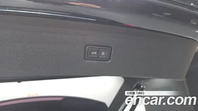 Audi Q8 2021 — ფოტო 32/35