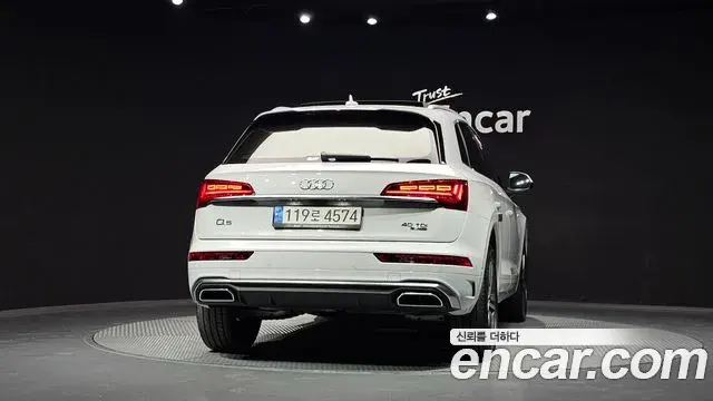 Audi Q5 2023 — Şəkil 24/33