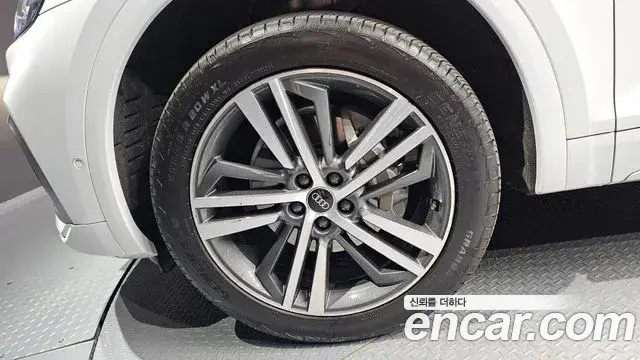 Audi Q5 2023 — Şəkil 16/33