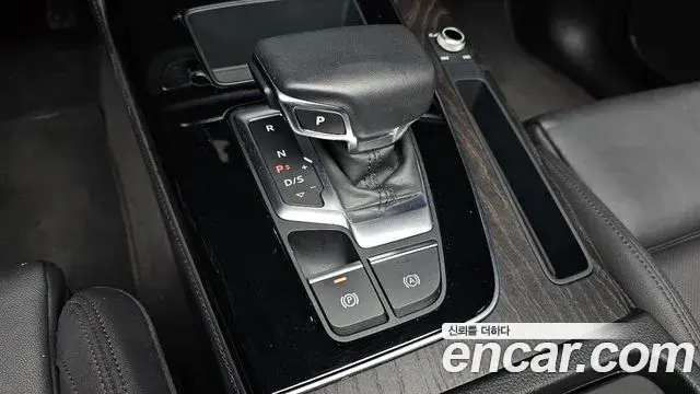 Audi Q5 2023 — Şəkil 25/33