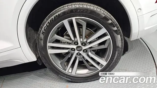 Audi Q5 2023 — Şəkil 15/33