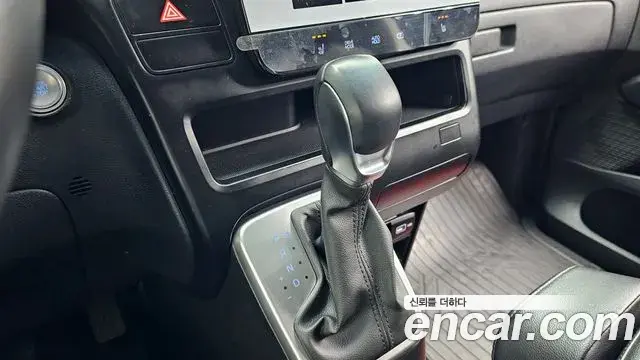 Hyundai Staria 2022 — Фото 8/20