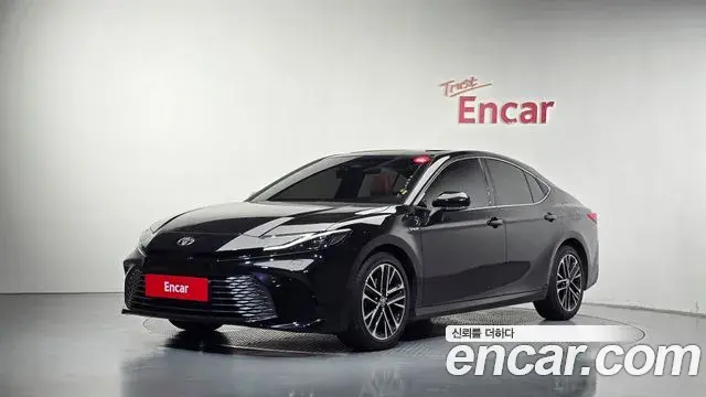 Toyota Camry 2025 — ფოტო 7/30