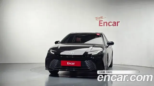 Toyota Camry 2025 — ფოტო 15/30