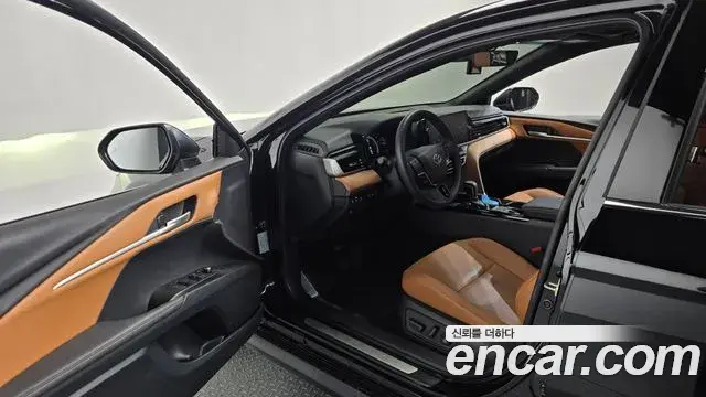 Toyota Camry 2025 — ფოტო 27/30