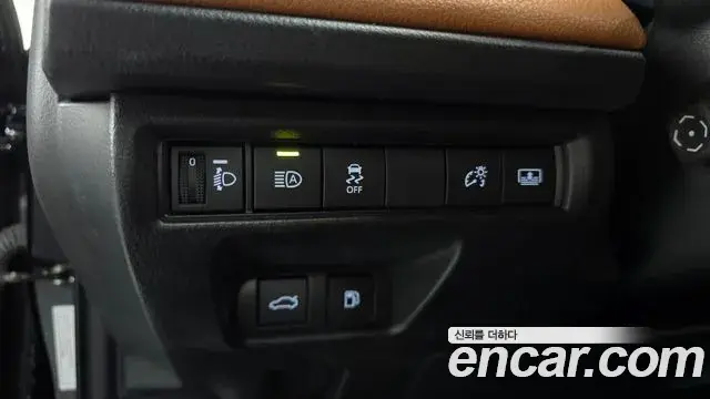 Toyota Camry 2025 — ფოტო 30/30