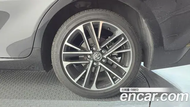 Toyota Camry 2025 — ფოტო 23/30