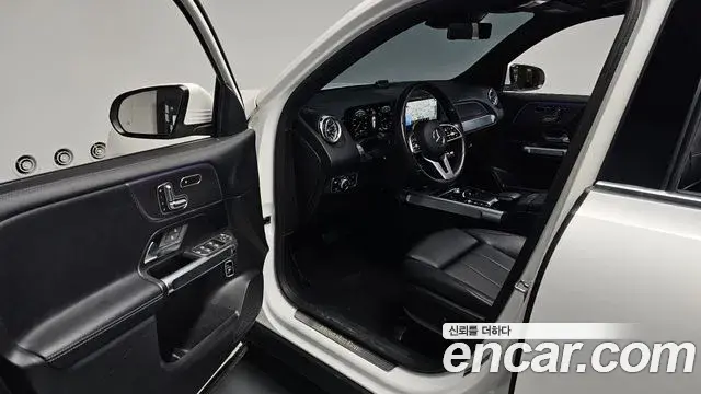 Mercedes-Benz GLB-Class 2021 — Фото 10/20