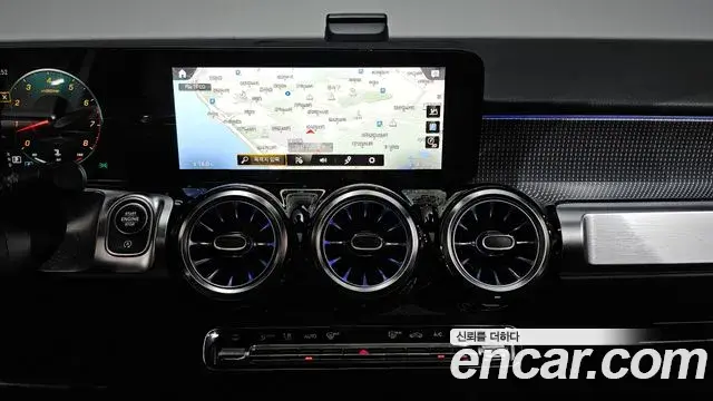 Mercedes-Benz GLB-Class 2021 — Фото 14/20