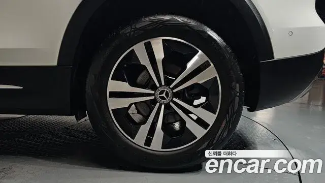 Mercedes-Benz GLB-Class 2021 — ფოტო 11/35