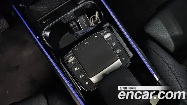 Mercedes-Benz GLB-Class 2021 — ფოტო 25/35