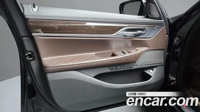 BMW 7 Series 2021 — Photo 28/35