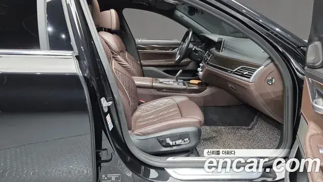 BMW 7 Series 2021 — Photo 19/35