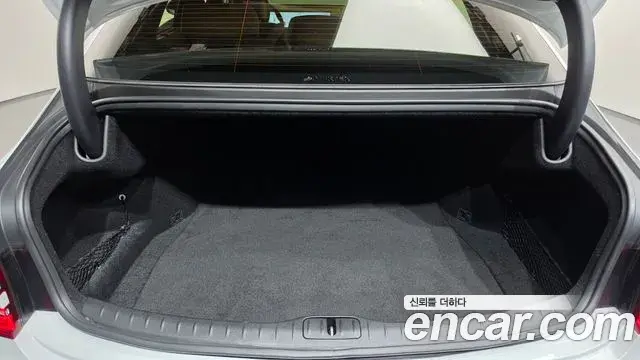 Genesis G80 2025 — Photo 31/35