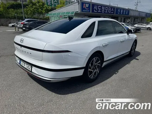 Hyundai Grandeur Hybrid 2023 — Photo 18/19