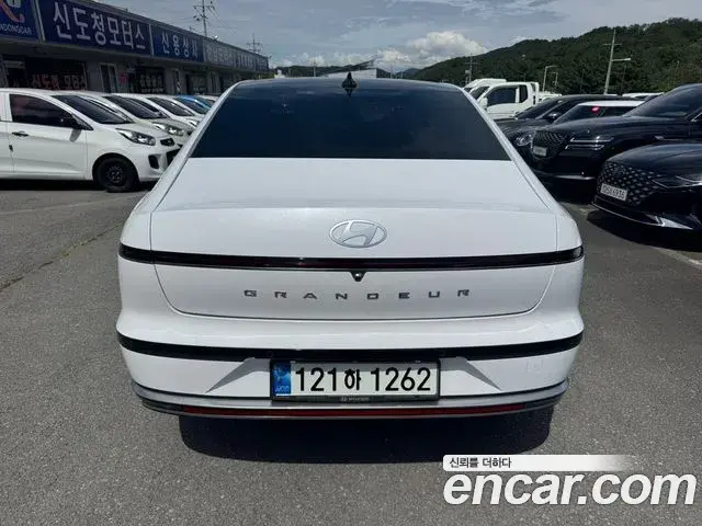 Hyundai Grandeur Hybrid 2023 — Photo 16/19