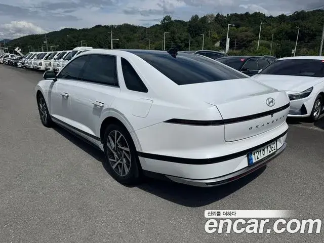 Hyundai Grandeur Hybrid 2023 — Photo 7/19