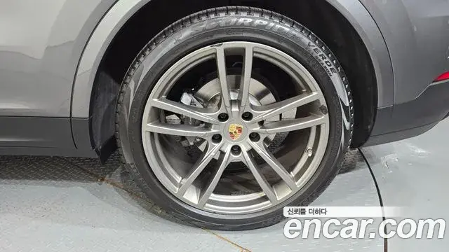 Porsche Cayenne 2021 — Şəkil 17/34
