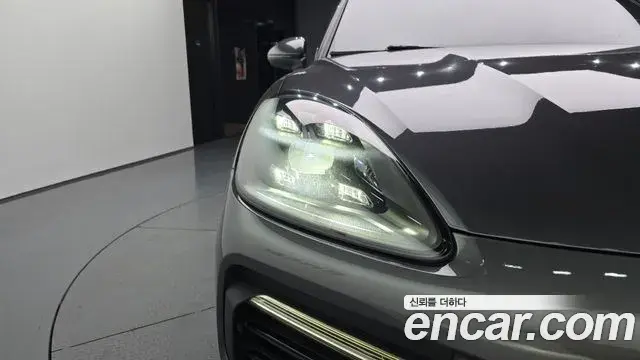 Porsche Cayenne 2021 — Şəkil 24/34