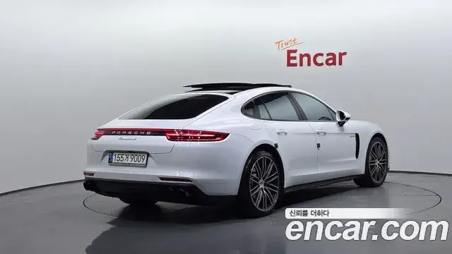 Porsche Panamera 2018 — Şəkil 10/36