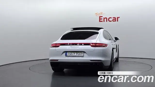 Porsche Panamera 2018 — Şəkil 26/36