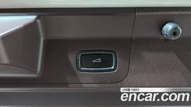 Porsche Panamera 2018 — Şəkil 12/36