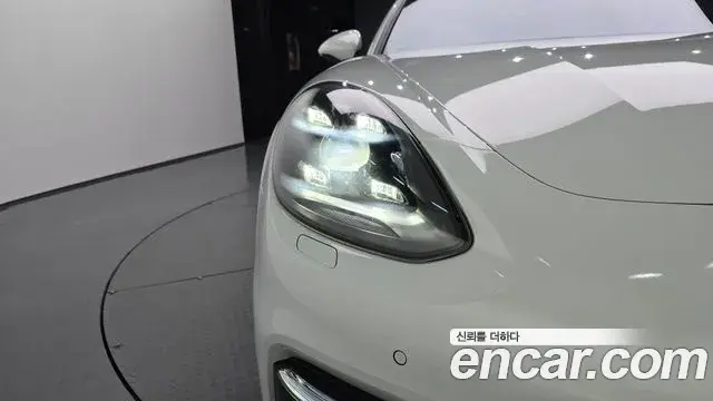 Porsche Panamera 2018 — Şəkil 14/36