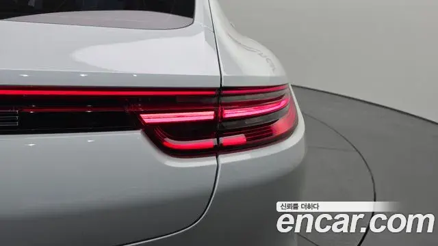 Porsche Panamera 2018 — Şəkil 11/36