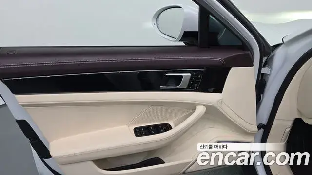 Porsche Panamera 2018 — Şəkil 30/36