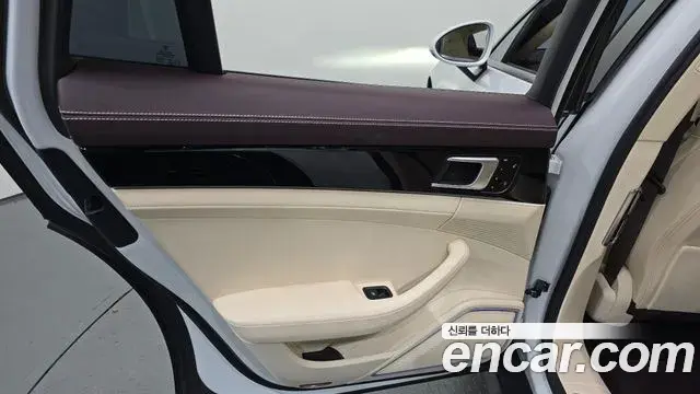 Porsche Panamera 2018 — Şəkil 18/36